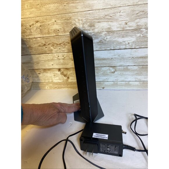 NETGEAR Nighthawk AC1900 C7000V2 Wi Fi Cable Modem Router READ - Picture 2 of 5